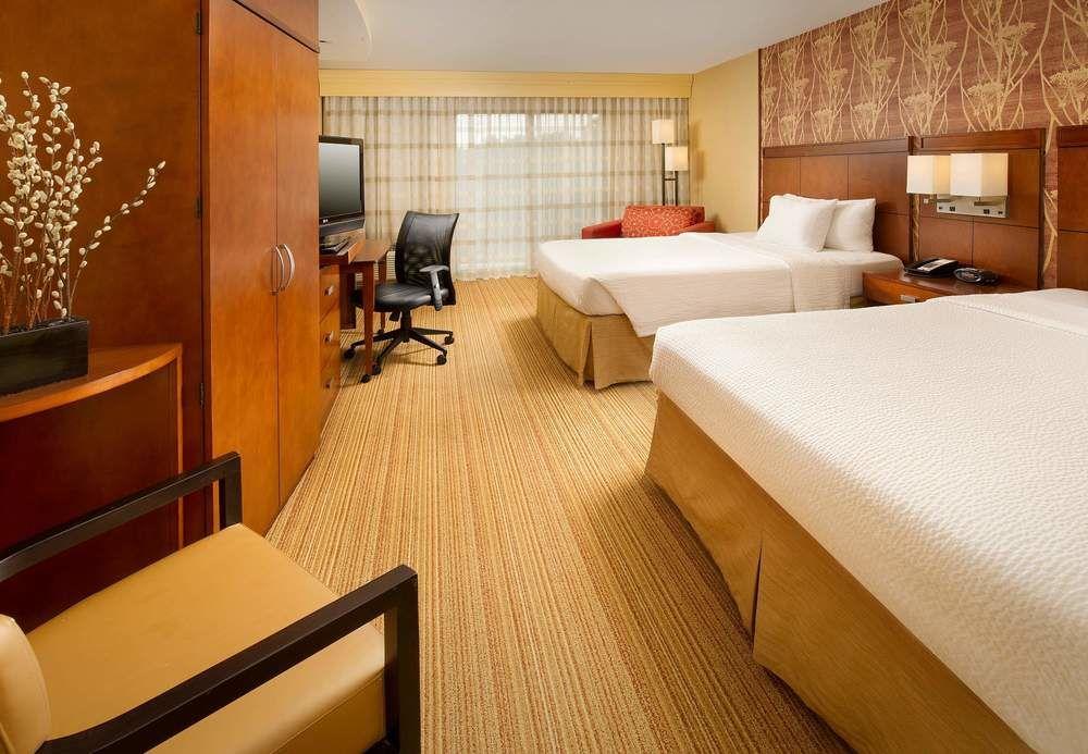 Отель Courtyard By Marriott Уолдорф Экстерьер фото