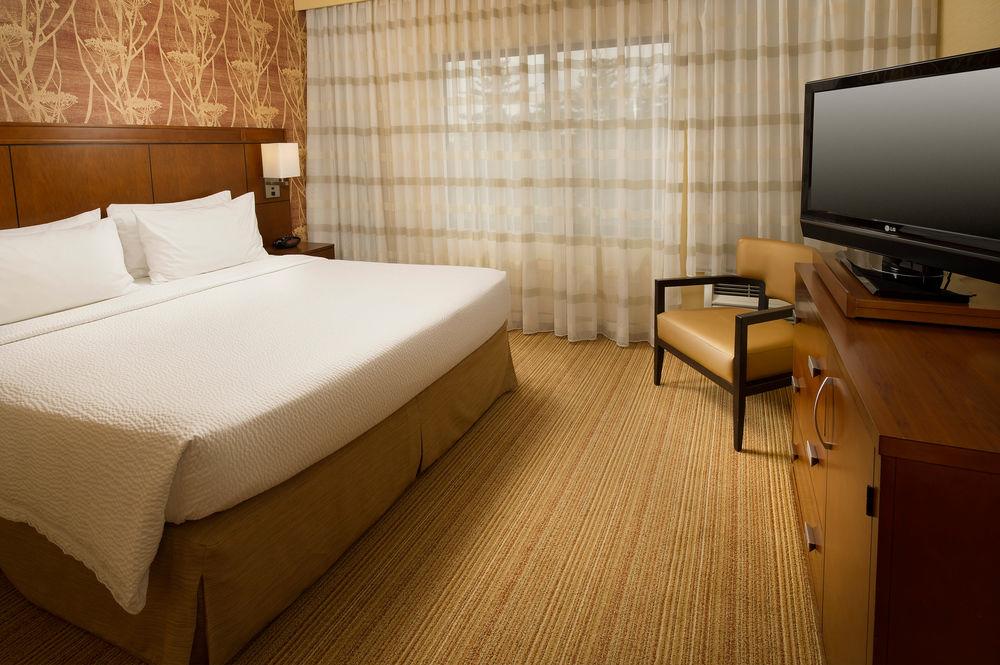 Отель Courtyard By Marriott Уолдорф Экстерьер фото