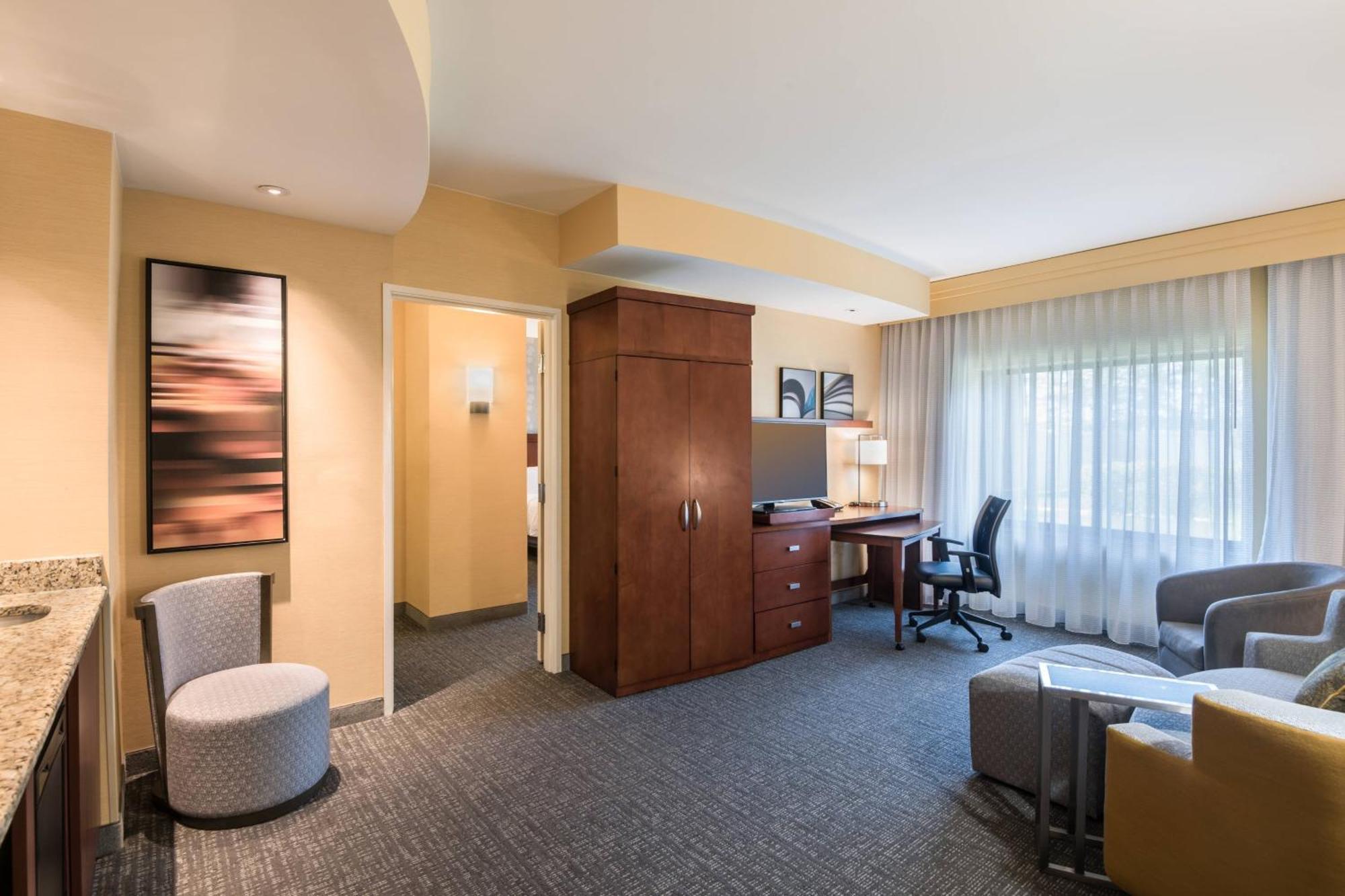 Отель Courtyard By Marriott Уолдорф Экстерьер фото