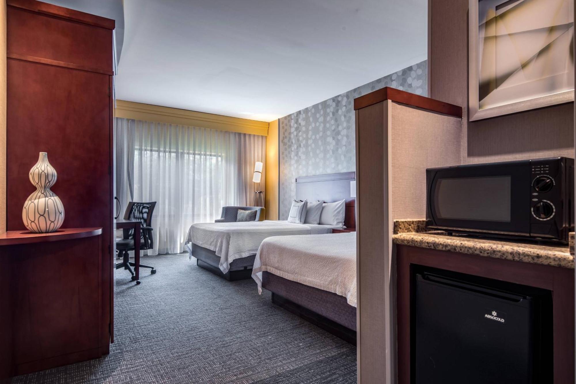 Отель Courtyard By Marriott Уолдорф Экстерьер фото