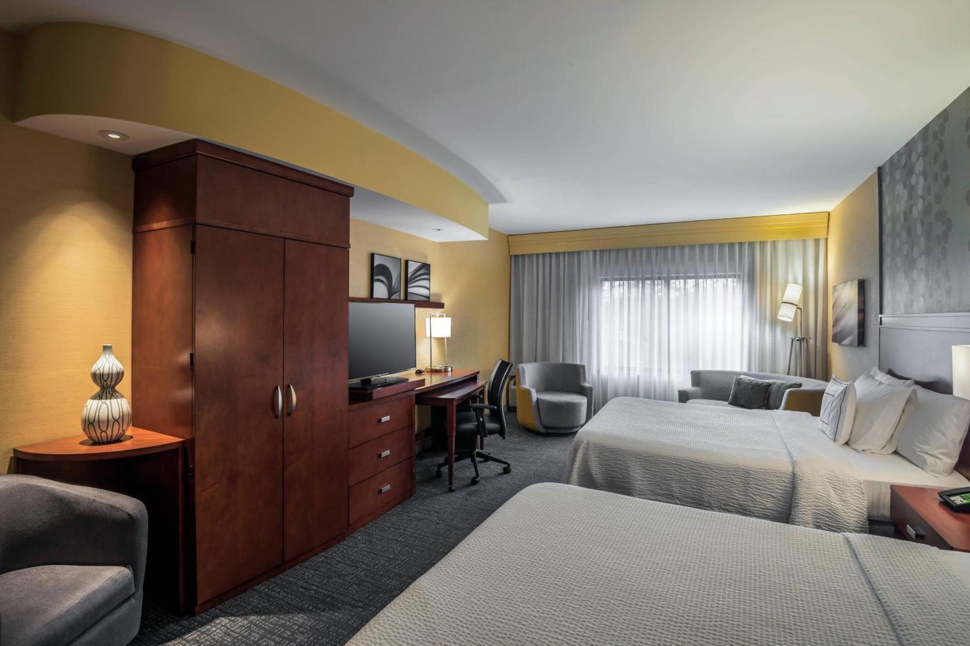 Отель Courtyard By Marriott Уолдорф Экстерьер фото