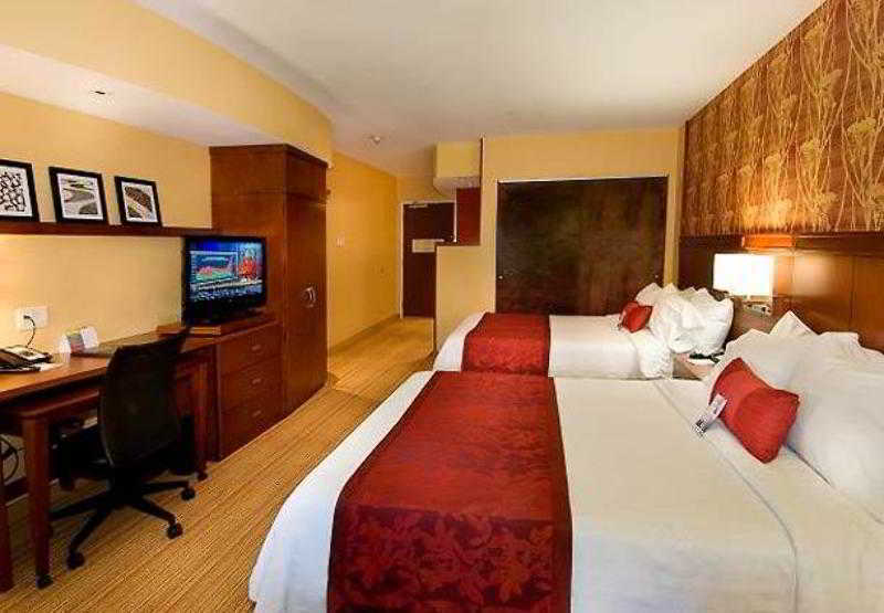 Отель Courtyard By Marriott Уолдорф Экстерьер фото