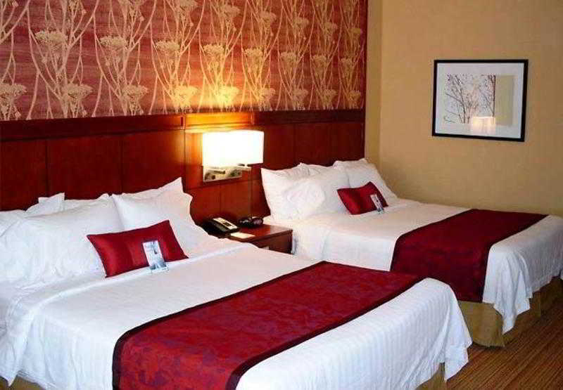 Отель Courtyard By Marriott Уолдорф Экстерьер фото