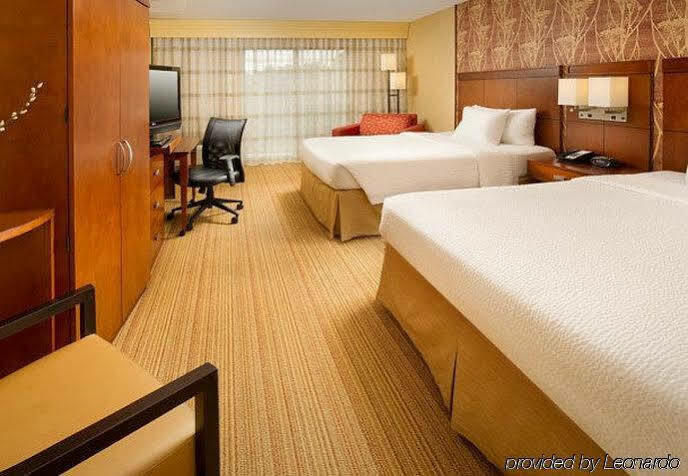 Отель Courtyard By Marriott Уолдорф Экстерьер фото
